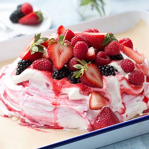 45K views · 1.9K reactions | Easy to make, but stunning nonetheless: You need to try this raspberry pavlova! | Sugar Fix | Facebook