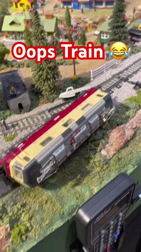 Oops Train accident #model trains #modelrailroad #livestreaming #live #modelrailroader #trainquest