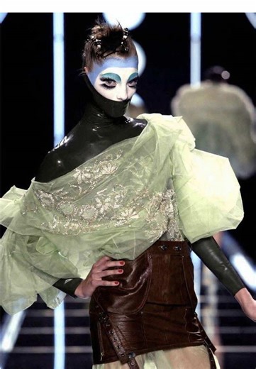 Dior Haute Couture Fall Winter 2003 Collection Highlights