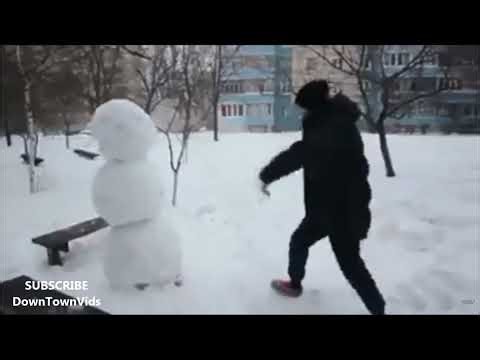 normal snowman in Russia meme