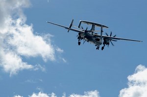 UPDATED: E-2C Hawkeye Crashes Near Wallops Island, Crew Recovered Safely - USNI News