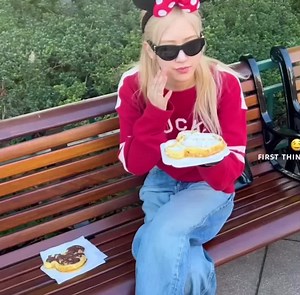 Rosé Cooking and Eating Moments | Blackpink's Rosie