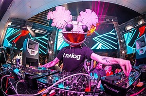 Why Every Artist Should Be Live Streaming (And How to Do It)