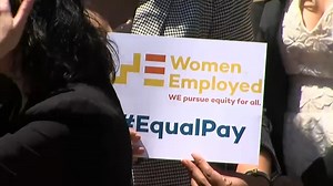 Salary history off limits to employers under new Illinois law