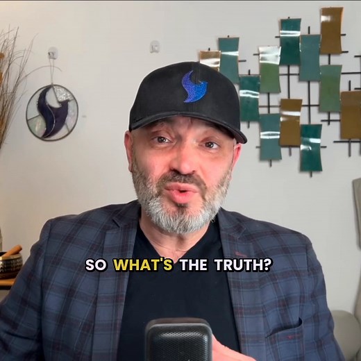Narcissistic abuse often leaves survivors believing they’re the problem—too sensitive, not enough, always failing. But this is a manipulation tactic. It’s called projection: the narcissist offloads their own flaws and shame onto you, until you believe the lie. 💡 Steps to break the trance of projection: ➡️ Pause when self-blame rises and ask: “Whose voice is this?” ➡️ Name projection for what it is—their fiction, not your truth ➡️ Ground yourself: breathe, touch the present moment, affirm “It wa