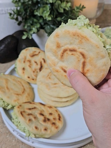 Arepa Reina Pepiada receta tradicional paso a paso