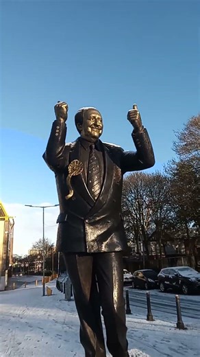 Molineux stadium statue