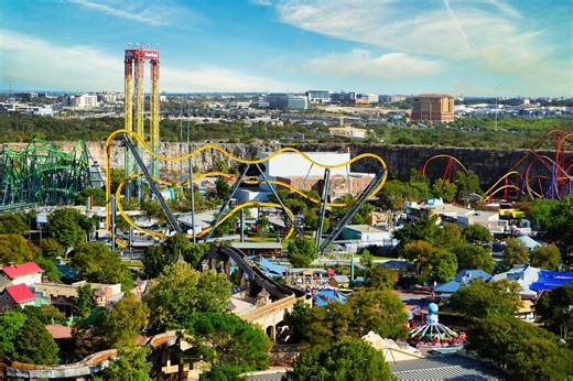 Wonder Woman Golden Lasso Coaster Halts Before Drop At Fiesta Texas