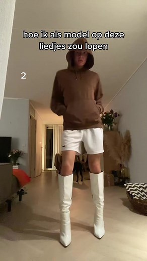 Fashion Walk Challenge: How to Model Leggings