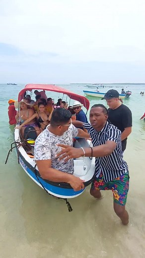 2.2K views · 205 reactions | El 100 PIES Humor costeño #viral sigamen en instagram deinyer_humor sigan tan bien la pagina de Facebook | Humor costeño | Facebook