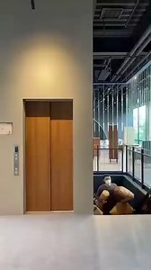 ▌台中體驗店 2.0 ✨ 𝑺𝒆𝒆 𝒚𝒐𝒖 𝒔𝒐𝒐𝒏 留言處有 #全新空間 首次露出 ⇣ 這幾天居家先生有一些夥伴來到台中， 協助工程浩大的進場佈置作業， 看物流夥伴、組裝師傅、視覺陳列師忙成一團... 居編決定不(當路障)擋路， 在一旁乖乖做個稱職的場記就好：) 4/1 新台中門市 即．將．登．場！ 等待的時間，可以先去官網逛逛哦 指定客廳家具搭配最低 9 折➜ https://mrl.tw/42tw6c - - - *台中舊址已停止服務，我們 新門市見 —— 台中市南屯區黎明路二段 599 號 #好期待跟大家見面呀 #生活講究不將就 | MR. LIVING 居家先生