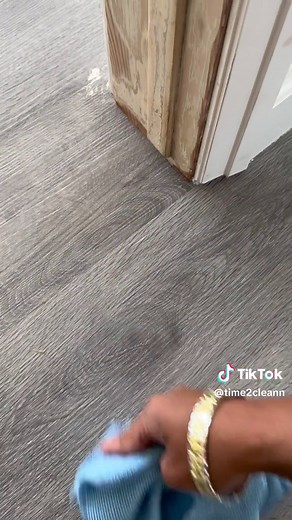 How to remove paint on floors! The easy way with acetone! #acetone #paint #floors #clean #cleaning #cleaninghack