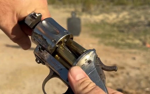 袖珍陆军左轮手枪“碎颅者”的装弹、射击和卸弹_哔哩哔哩_bilibili