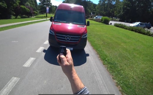 梅赛德斯 Sprinter 2.1 143 HP奔驰大货车第一视角