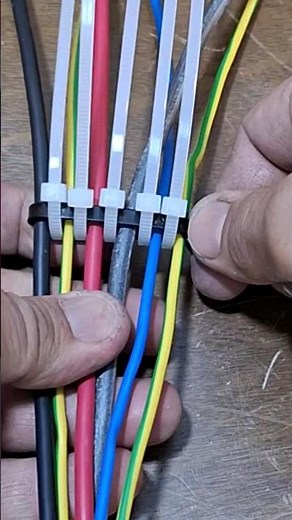 HOW TO ORGANIZE CABLES WITH ZIP TIE #tips #diy #tutorial #youtubeshorts #lifehacks