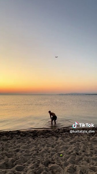 Failed handstand, successful twerk. #fyp #GymTok #viral #mpesfypgamw #jet2holidays #sunsets