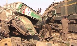 ఘోర రైలు ప్రమాదం..  17 మంది మృతి..