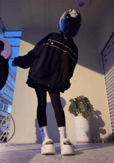 朋友在我跳舞时的搞笑插曲