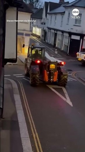 Thieves use heavy machinery to allegedly steal cash machine from bank in U.K.