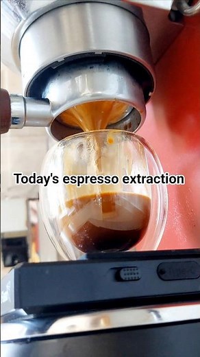 DeLonghi Dedica EC685 today's espresso extraction