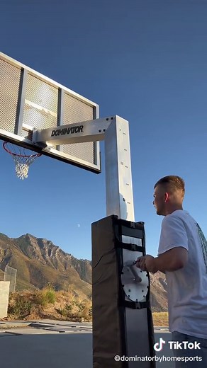 Nothin’ like an easy hoop installation. #dominator #homesports #dominatorhoop #basketball #utah #basketballhoop #homecourt