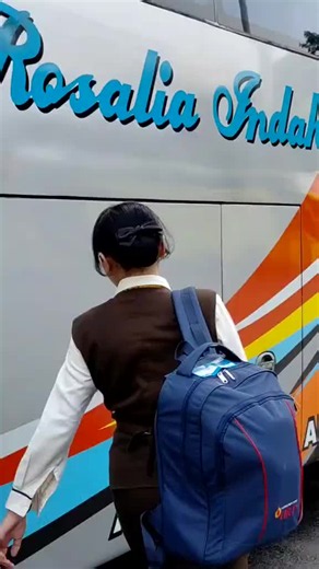 PO Rosalia Indah Surabaya Agen Resmi PO Rosalia Indah, Tersedia semua class dan tempat tujuan anda Untuk pemesanan tiket/pengiriman barang dan rute keberangkatan silakan hubungi nomor WhatsApp agen tiket resmi Rosalia Indah Transport Pusat (0821-7143-204) atau yang ada di bio Ayok amankan tiketmu sekarang sebelum kehabisan 🥰