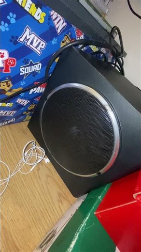 12 year old speaker: Logitech z523 bass test! Still work