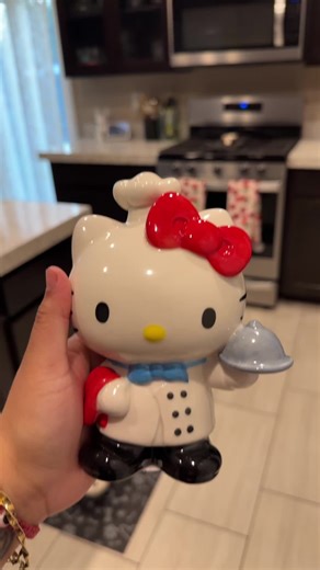 Hello Kitty chef 👨🏽‍🍳 #cheflife #chef #cooking #cookinghacks #cookingtiktok #chefsoftiktok #foodie #kichen #kichendesign #fypp #hellokitty #sanrio