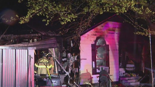 Arson investigation underway after house fire in Fort Worth, officials confirm