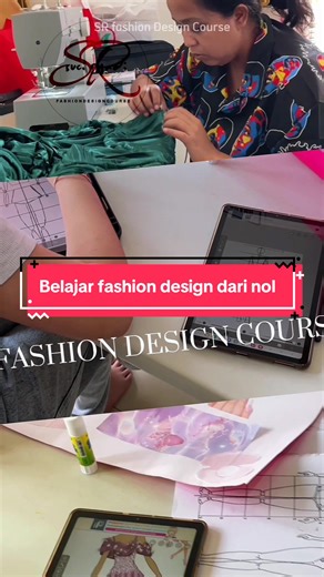 Di SR Fashion Design Course, kamu bisa belajar dari dasar sampai teknik couture yang dipakai desainer profesional. ✨ Mulai dari pembuatan pola, menjahit, draping, membuat korset hourglass, konstruksi kebaya modern, hingga teknik 3D beading payet yang detailnya super rapi. Semua diajarkan step by step dengan metode yang mudah dipahami dan langsung bisa dipraktikkan. Siap upgrade skill dan masuk ke dunia fashion dengan lebih percaya diri? 💃 #SRFashionDesignCourse #BelajarFashionDesign #FashionDes