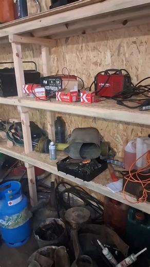 moja bawialnia czyli zabawy garażowe, jak ktoś lubi takie klimaty zapraszam do ogladania, pozdrawiam i do nastepnego. #garaz #warsztat #budowa