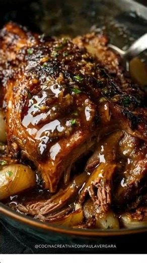Cerdo Asado con Salsa de Ajo y Cebollas