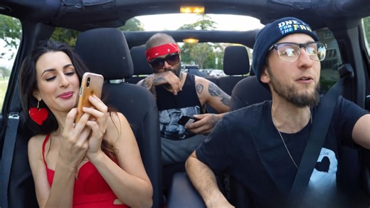 Nerdy Uber driver surprises riders with fast rap