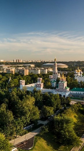 NOVODEVICHY CONVENT IN MOSCOW🕊️ One of the most beautiful and iconic monasteries in Russia, founded in 1524. Its white-stone walls, golden domes, and reflections in the pond create a truly fairy-tale atmosphere.🌿 Tsarevnas once prayed here, and Tsar Peter the Great's sister, Sophia Alekseyevna, lived within its walls during her exile (👑1682-1725)⛪ Novodevichy Convent is not just a masterpiece of architecture — it is living history of Moscow and all of Russia🏰✨ | Countries. Style of Russian K