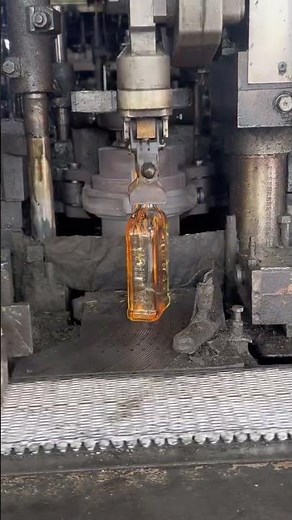 Chinese glass bottle manufacturer custom-produces glass bottles. WhatsApp +8613045008045