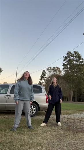 JULIA DAVIS (@juliadavis297)’s videos with KEEP UP - Odetari