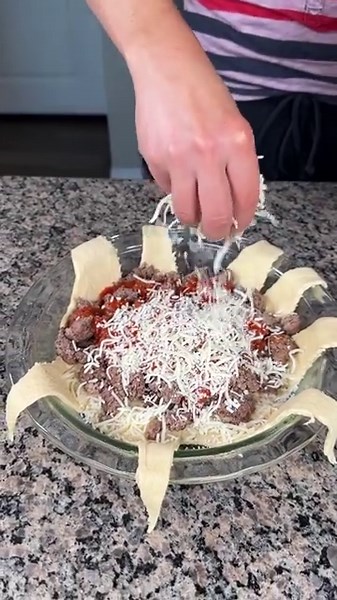 This Easy Dinner is So Yummy: Delicious Meaty Pie Recipe