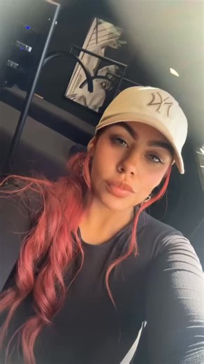 Why I Mix Business Lashing Inside My Classes 💼 A lot of lash trainings will teach you how to do a pretty set. But what happens after class — when you’re trying to figure out how to get clients, how to price your work, or how to stand out online? That’s the part no one talks about… and that’s exactly why I created VBeautiful Eyelash Academy the way I did. I don’t want my students leaving with just a certificate — I want them leaving with clarity, confidence, and a plan. Because learning how to l