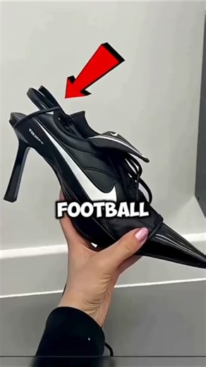 Why Goalkeepers Don’t Use the Same Boots as Players #football