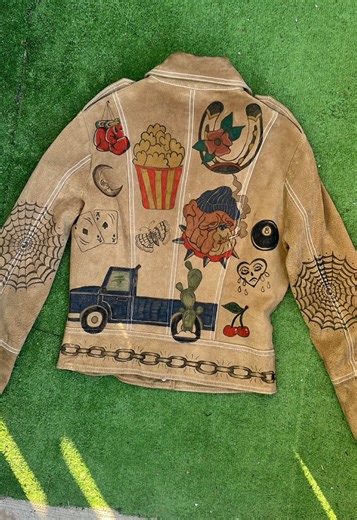 Upcycling clothing is my absolute favorite pastime! ⭐️❤️ #upcycling #upcycledfashion #fasiontiktok #styletok