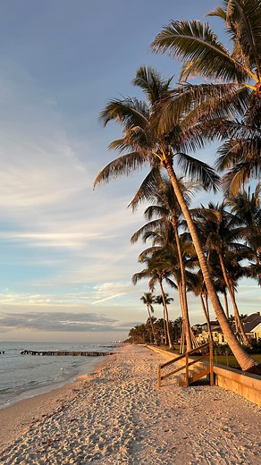 Steph Rayner on Instagram: "It’s the maxi dresses with low backs for me ✨"