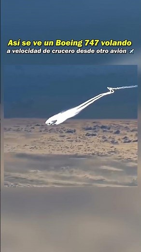 This is what a Boeing 747 looks like flying at cruising speed from another aircraft ✈️