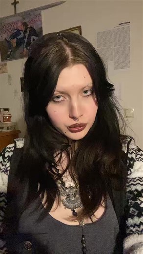 Filmy użytkownika virtualdoll7 (@virtualdoll7) z muzyką original sound - Connie