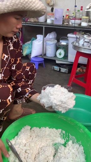 Làm bánh bò cùng Thuý.. cả nhà thấy bánh bò hôm nay Thuý làm thế nào 🥰#thugianmoingay #hoccungtiktok #hot #hottrend #hoclambanh #monngonmoingay #lambanh #monngontainha #monngon #khoinghiep #thugian #mon