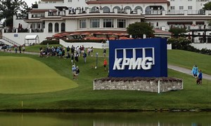 Freak incident leads LPGA pro to finish round putting with her wedge