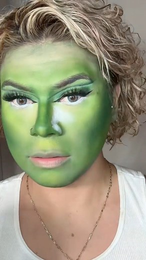 La máscara parte 2🎃💚💛 #themask #themaskmakeup #lamascaramaquillaje #halloweenmakeup #arreglateconmigo #jaripeo #baile | Kevin Maya