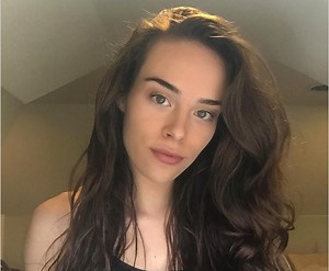 Morgan Mikenas, la ventenne che non si depila da oltre un anno