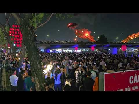 Vietnam Landtours Guides Cambodian Tourists to See the Dragon Bridge Breathing Fire - Vietnam Lan...