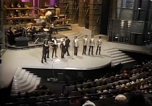 That time The Temptations and Four Tops went head-to-head on the Motown 25 stage... pure soul, pure vibes. Those were the times!