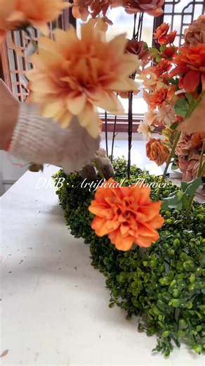 GF347🍂The most popular orange-toned flower arrangements in autumn🍁Aisle florals provide a more vintage touch for outdoor weddings 💍www.dkbflower.com💍 #dkbflower #dkbaislefloral #autumnwedding #weddingfloral #autumnflroal #aisleflower | Artificial flowers（Fengqiu zhaogang silk flower factory）